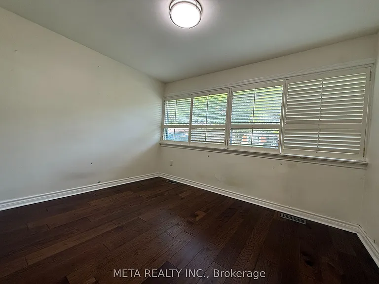 556 McCowan Rd — Photo 40