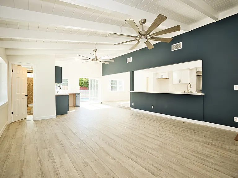 23220 Sylvan St — Photo 14