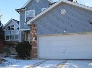 1015 Oak Ridge Dr, Streamwood, IL 60107