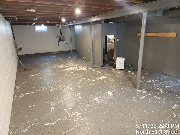 5860 N 81st St — Photo 11