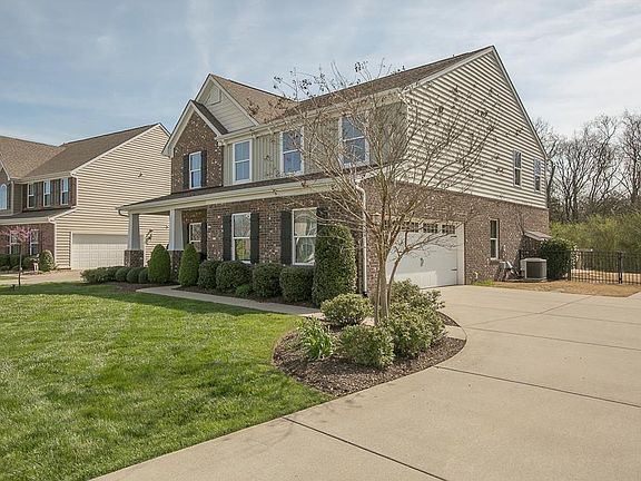 3rd image of 1932 Oak Dr