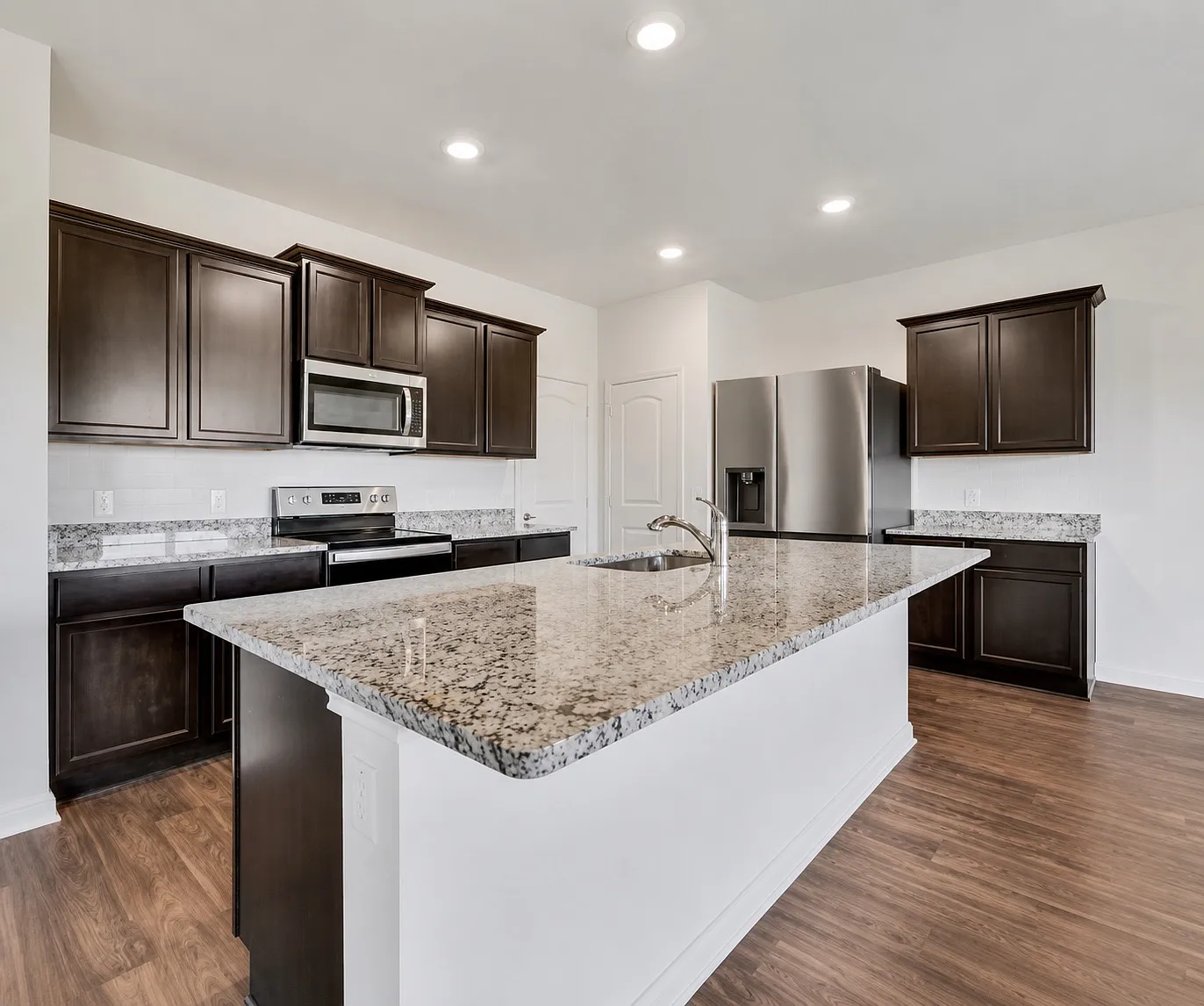4 bed, 2.5 bath, 2202 sqft, $2,300 — Photo 1