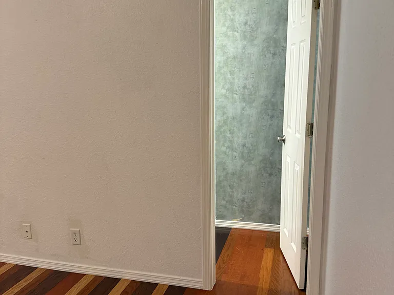 11705 S Fir Ave — Photo 18