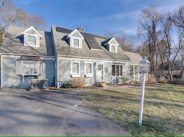 53 Cayuga Avenue, Mashpee, MA 02649
