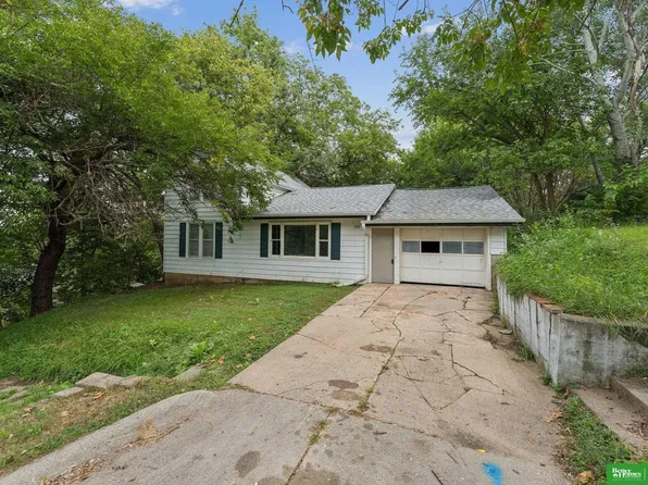 208 S Park St, Hooper, NE 68031