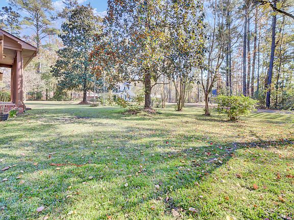 3rd image of 139 Pecan Dr