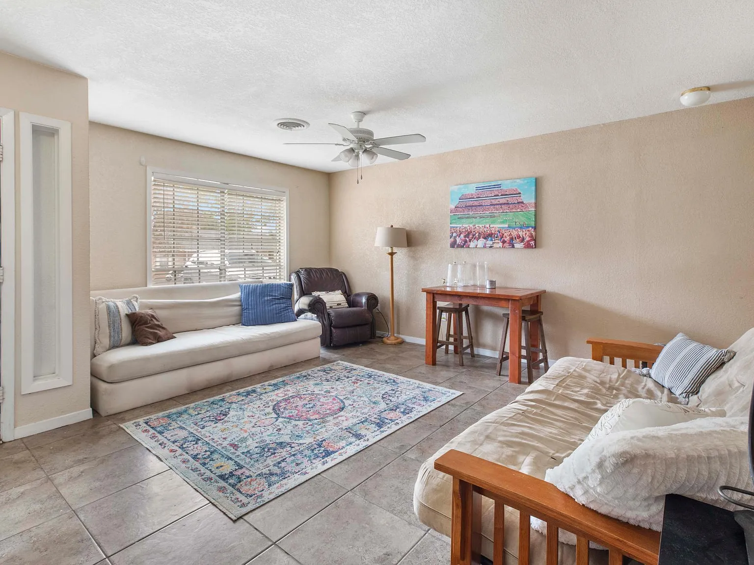 4 bed, 1927 sqft, $3,400 — Photo 2
