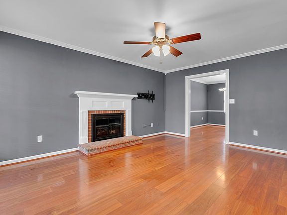 3rd image of 420 Riverside Chase Cir