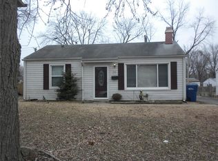 30 McNulty Dr, Florissant, MO 63031
