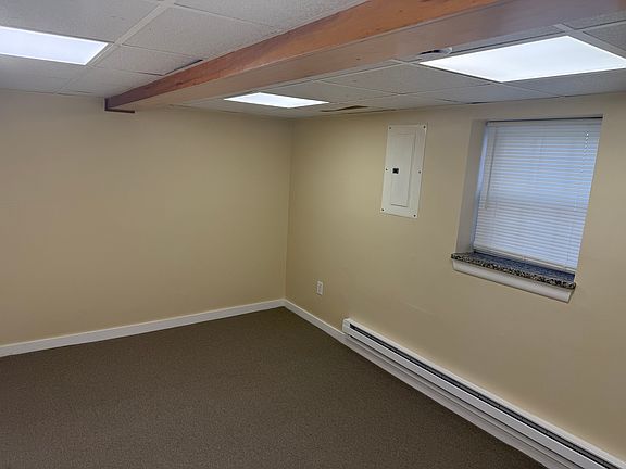 2nd image of 937 Linden St APT 1