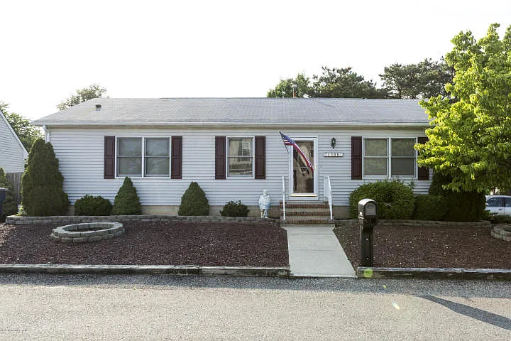 1500 Mermaid Ave photo 1
