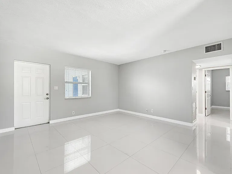 416 NE 15th Ave #12 — Photo 11