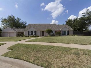 7707 NW Stonegate Pl, Lawton, OK 73505