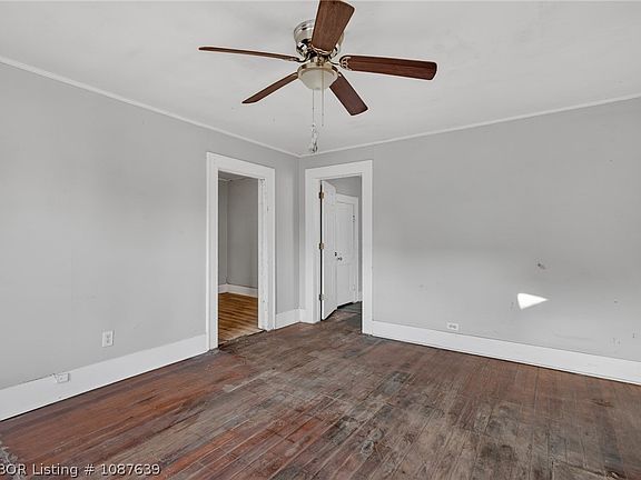 4th image of 706 E Short Mountain St
