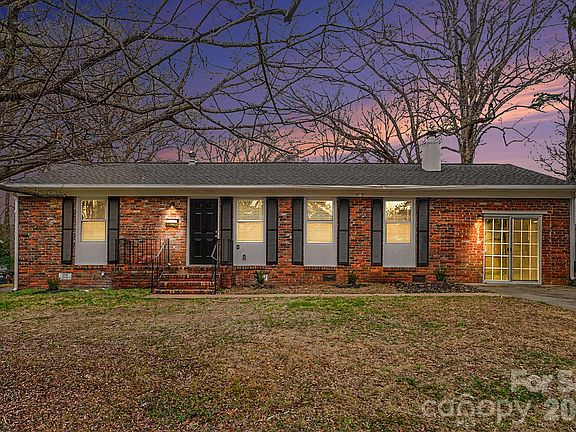 2nd image of 3431 Shamrock Dr