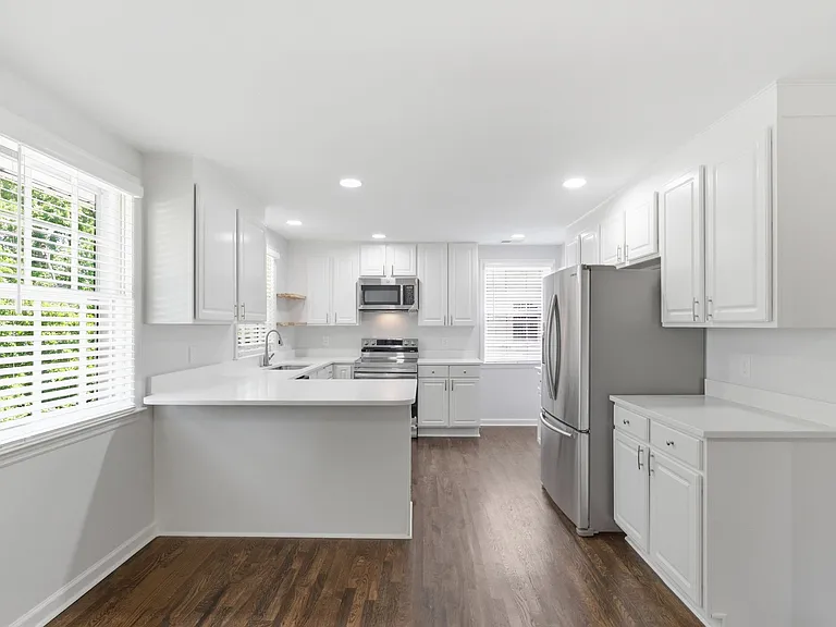 340 Lynn Dr — Photo 22