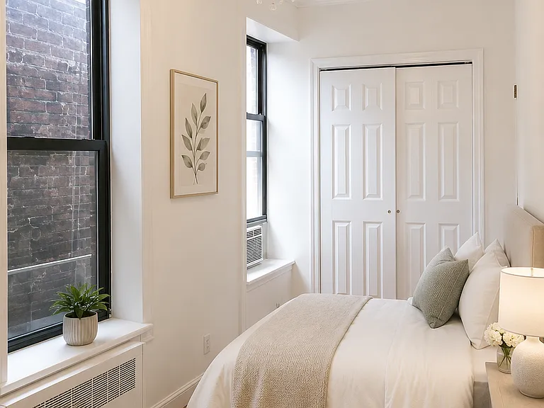 249 W 21st St #1E — Photo 10