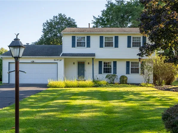 25 Putting Green Ln, Penfield, NY 14526