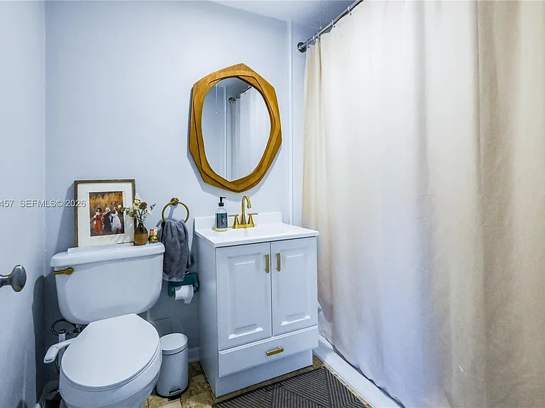 4042 Greenwood Dr — Photo 4