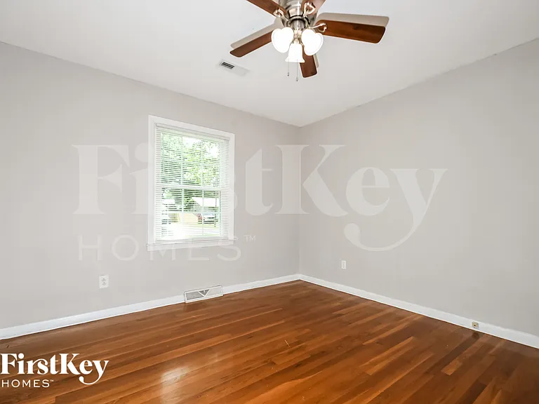 2080 Bishop Dr — Photo 11