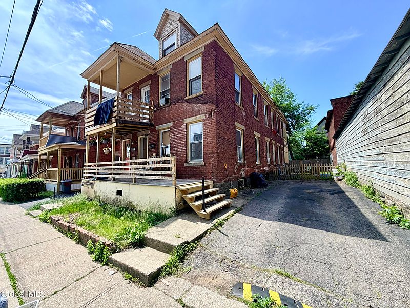 3rd image of 31 Elk Street