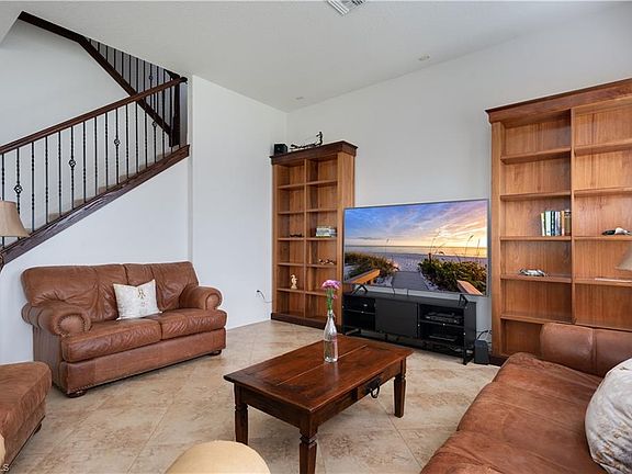 2nd image of 5076 Milano St