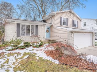 2056 Edgewood Ave SE, Grand Rapids, MI 49546