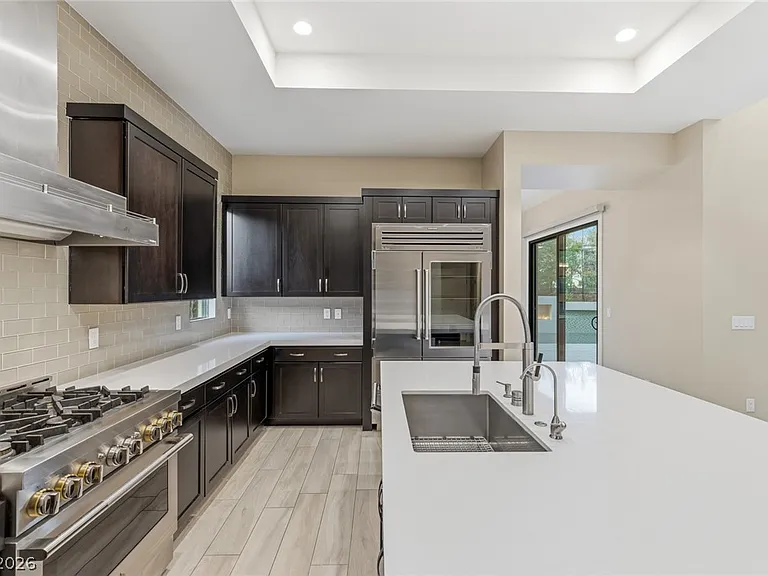 64 Grey Feather Dr — Photo 6