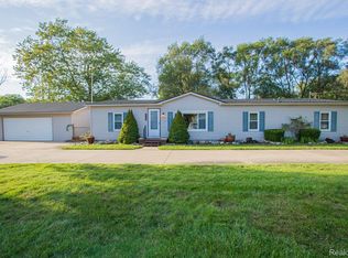 2109 Kendall St, Algonac, MI 48001