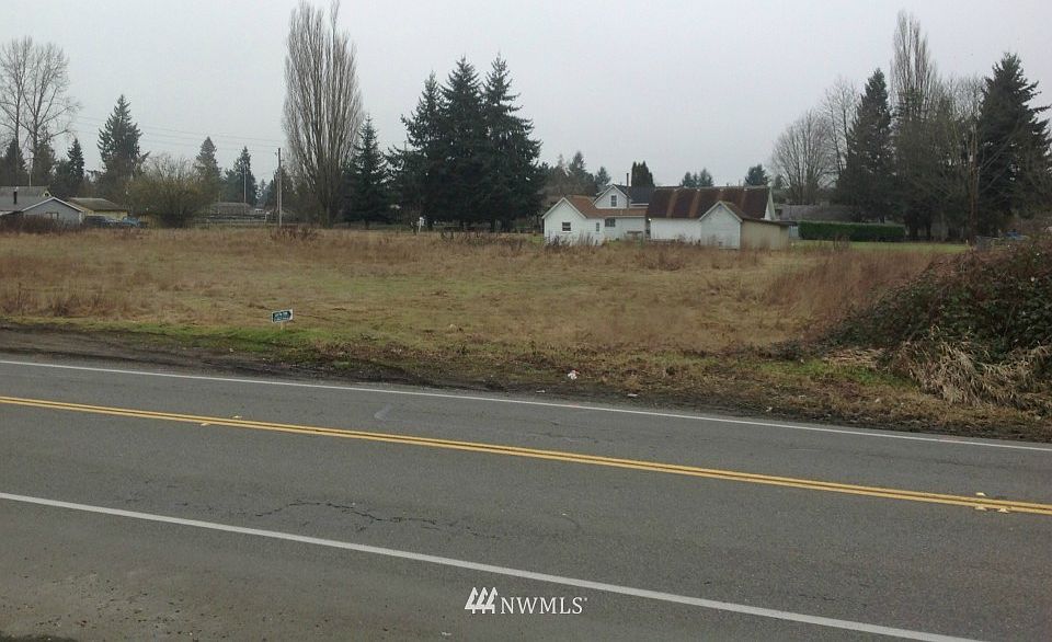 2nd image of 318 xN 104th Avenue SE