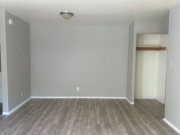 2nd image of 16818 Grovewood Ave #4