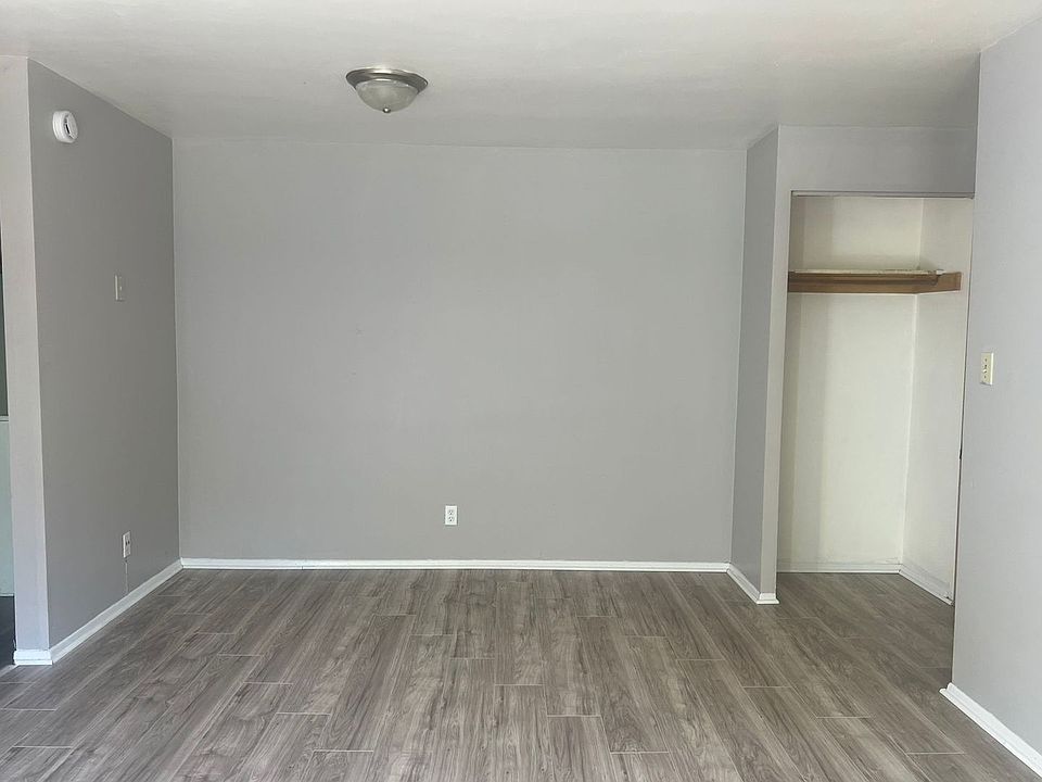 2nd image of 16818 Grovewood Ave #3