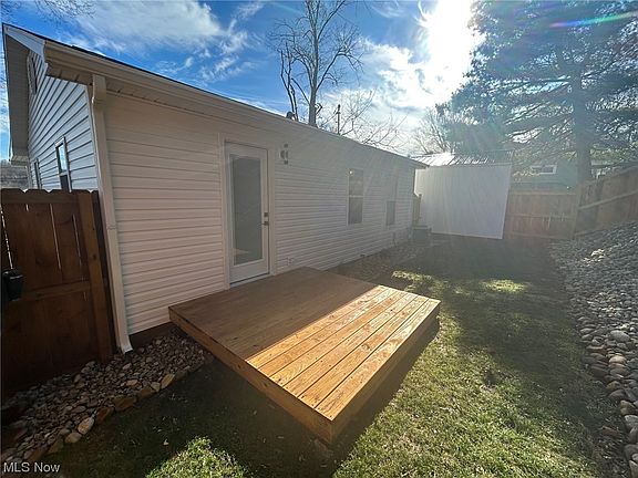 5th image of 213 Vanbergen Ave