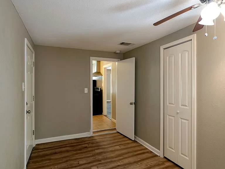 207 Hackberry St — Photo 12