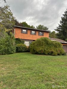 16 Hershey Rd, East Brunswick