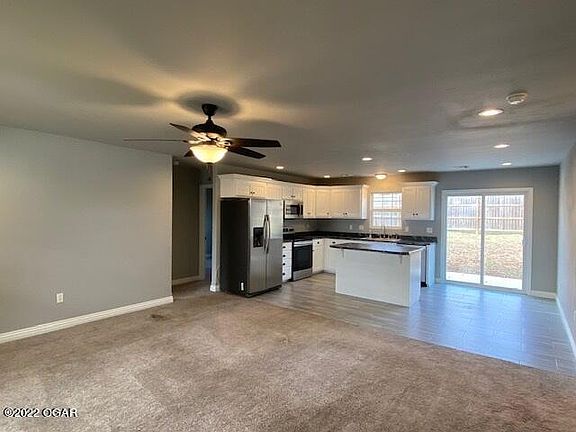 4th image of 415 W Amber Dr