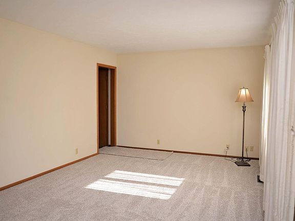 2nd image of 1703 N Belmont Pl