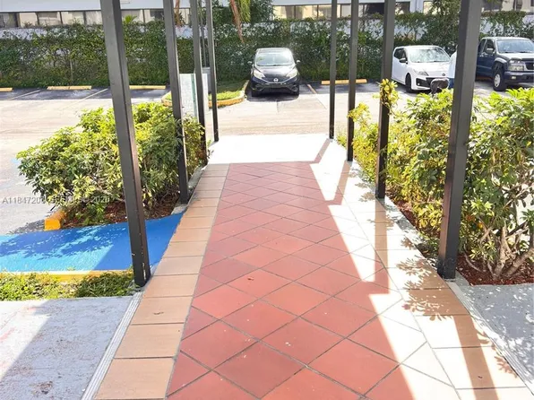 16450 NW 2nd Ave APT 207, Miami, FL 33169