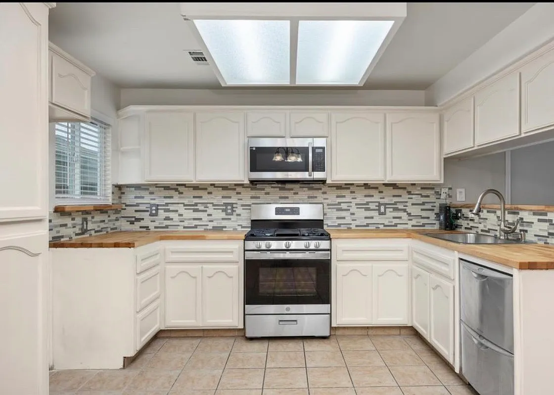4 bed, 1882 sqft, $2,800 — Photo 4