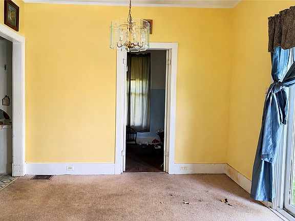 4th image of 108 E Schuyler St