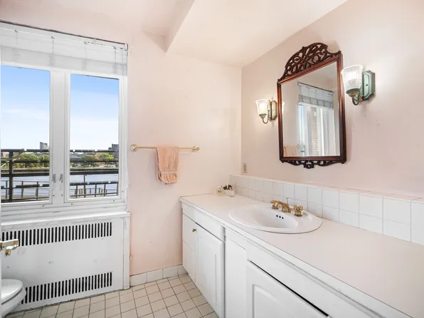 33 East End Avenue image 7 of 10