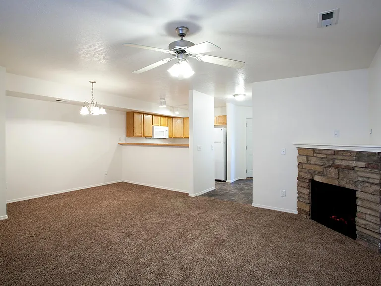 549 N Hydra Pl #A — Photo 3