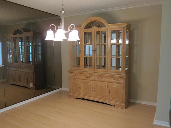 4th image of 3859 Greenleaf Cir W