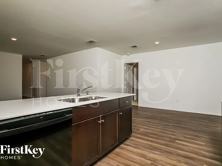 1614 River Crossing Dr — Photo 4