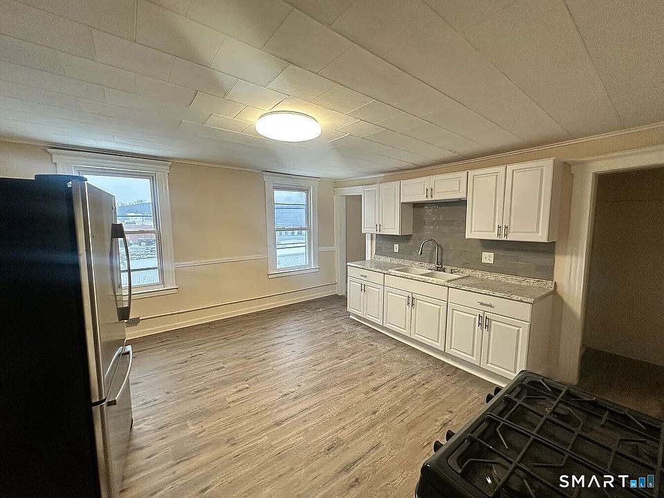1st image of 237 E Main St