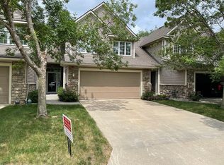 12713 Diamond Ridge Ct, Clive, IA 50325