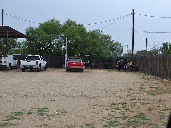 3rd image of 1905 Pena St