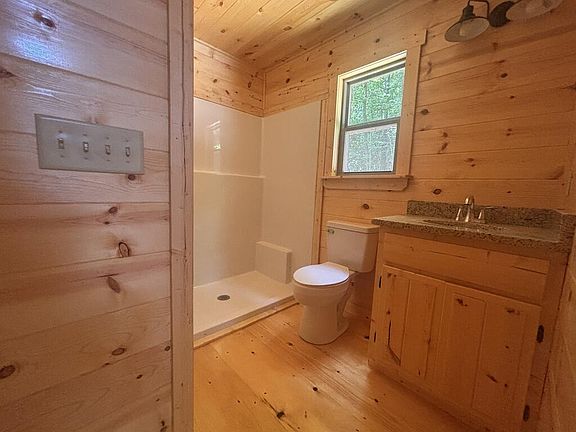 5th image of 730 Whispering Ridge Dr