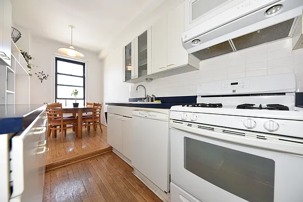 Rented by Buchbinder & Warren | media 7