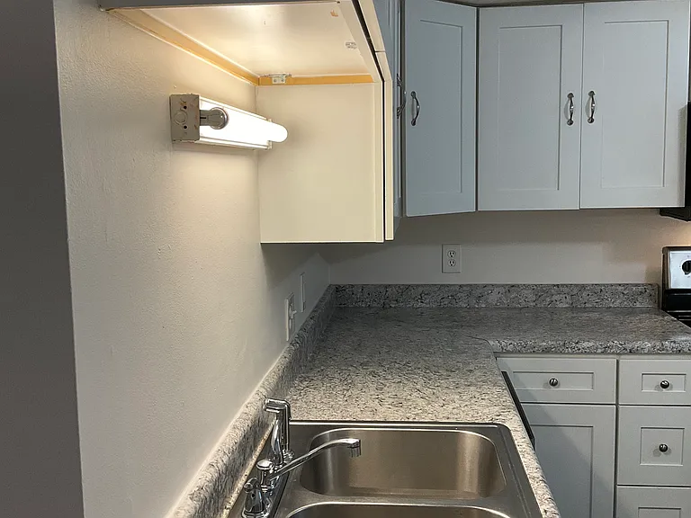 2811 E Oakland Ave #20 — Photo 9